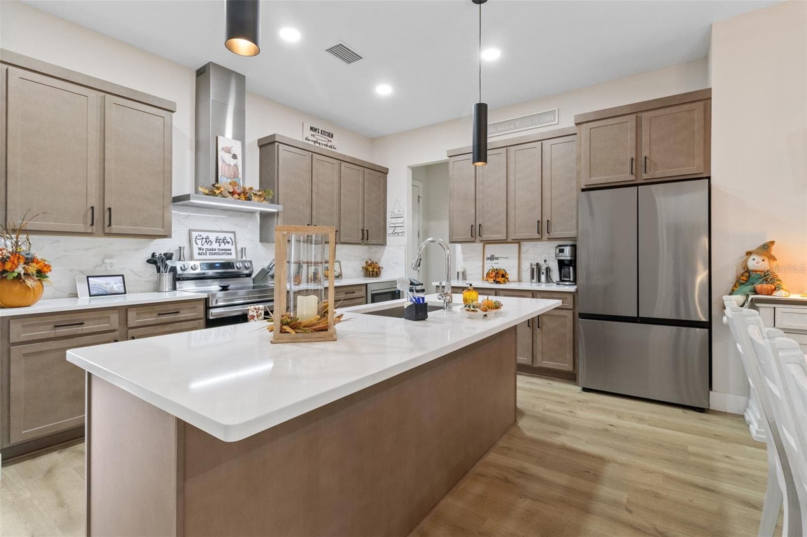 Single Family Residence at 9013 MISSISSIPPI RUN, WEEKI WACHEE, photo 7 of 35