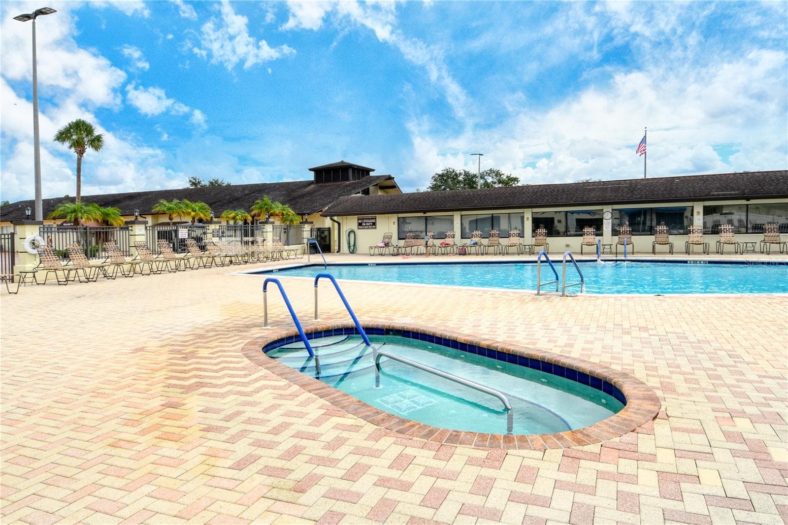 Outdoor Spa - 1604 ALEXANDER CROSSING WAY, SUN CITY CENTER
