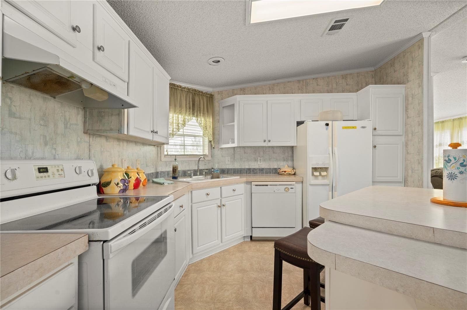 Manufactured Home at 720 DANIA CT, PUNTA GORDA, photo 7 of 23