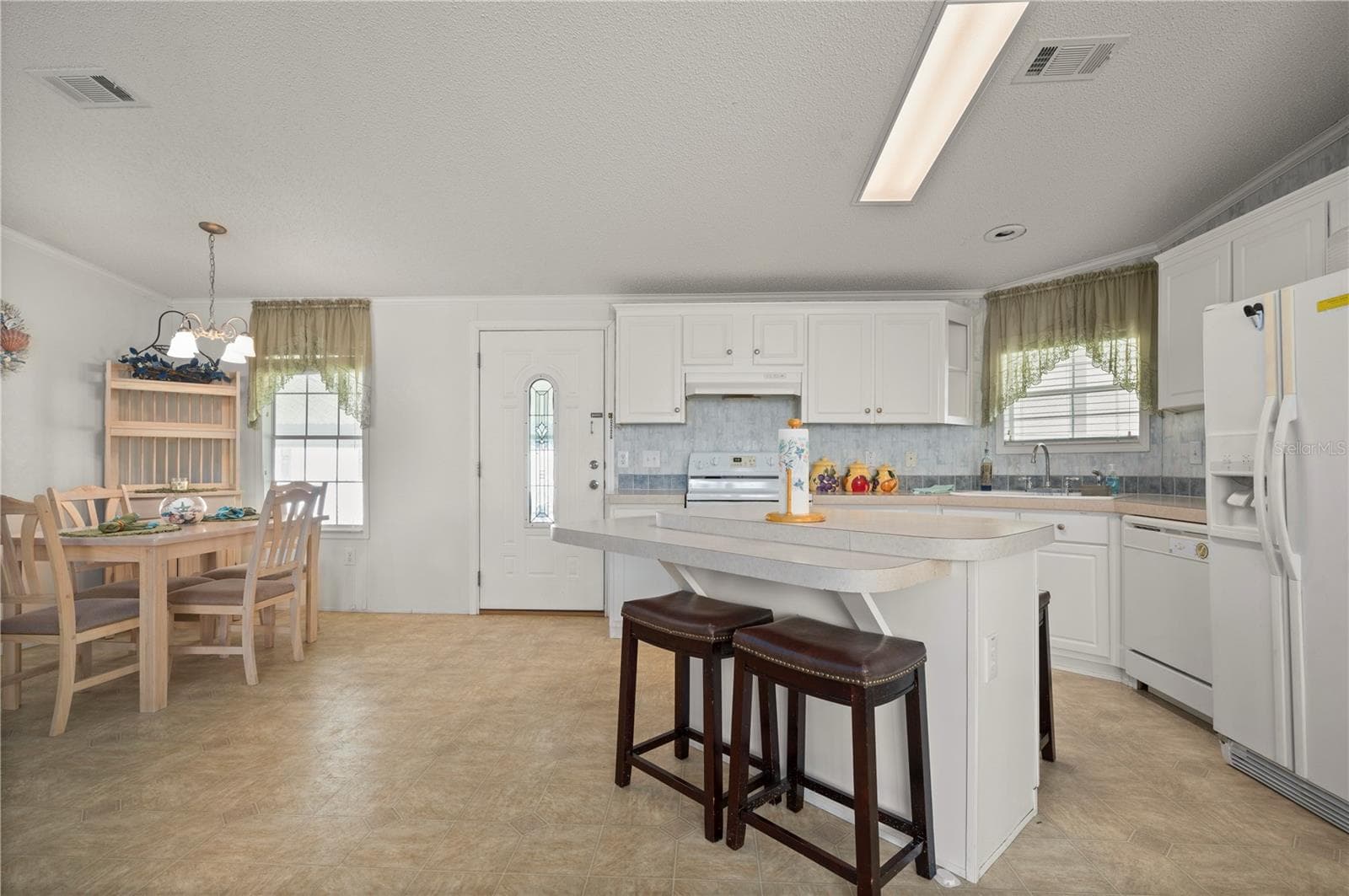 Manufactured Home at 720 DANIA CT, PUNTA GORDA, photo 8 of 23