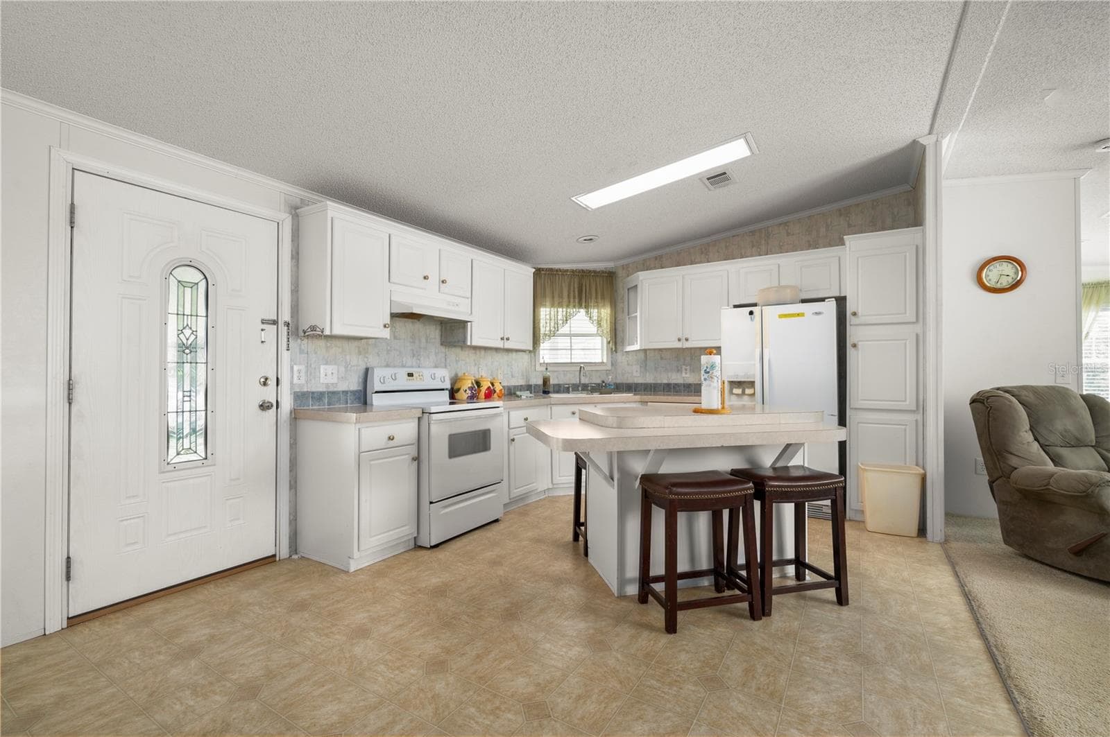 Manufactured Home at 720 DANIA CT, PUNTA GORDA, photo 10 of 23