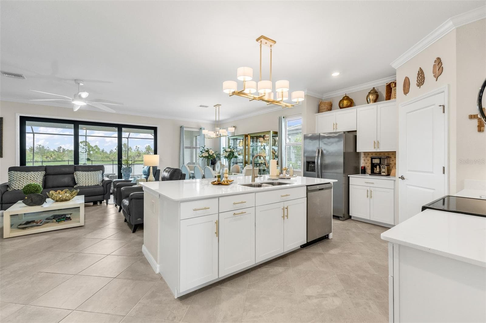 Single Family Residence at 17400 LUMINOUS AVE, VENICE, photo 8 of 70