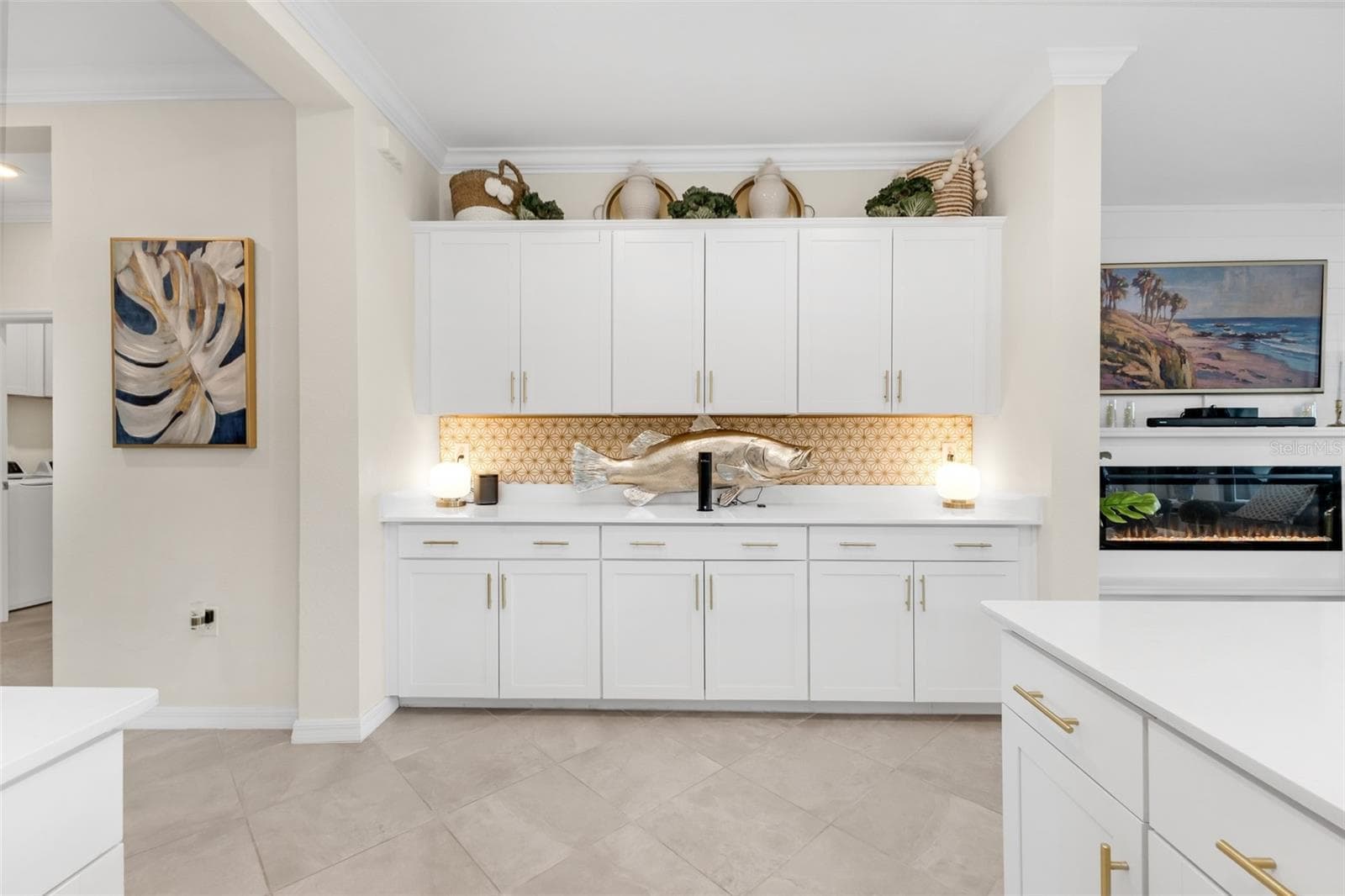 Single Family Residence at 17400 LUMINOUS AVE, VENICE, photo 9 of 70