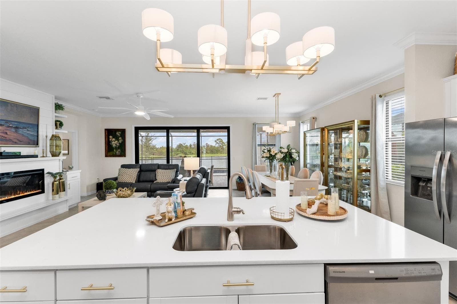 Single Family Residence at 17400 LUMINOUS AVE, VENICE, photo 11 of 70