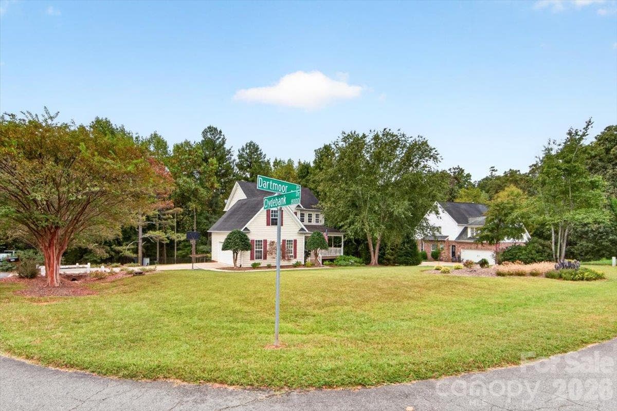 Single Family Residence at 8705 Dartmoor Place, Charlotte, photo 3 of 44