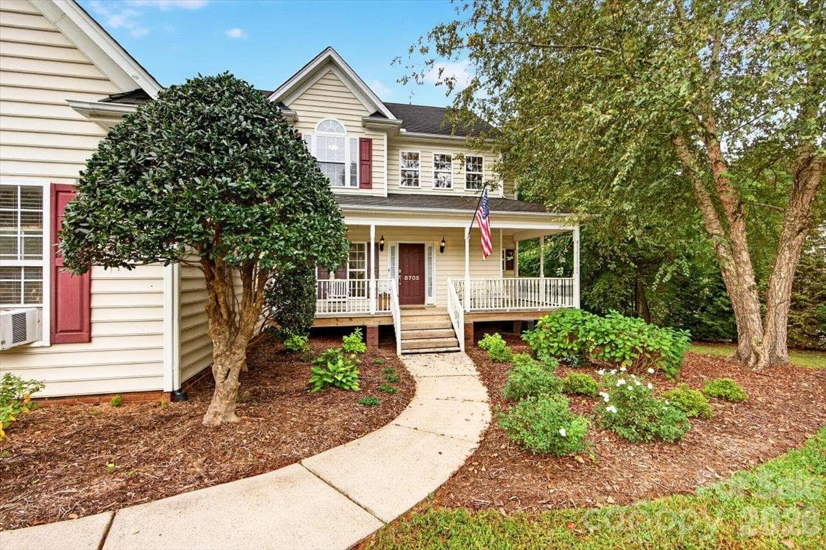 Single Family Residence at 8705 Dartmoor Place, Charlotte, photo 5 of 44