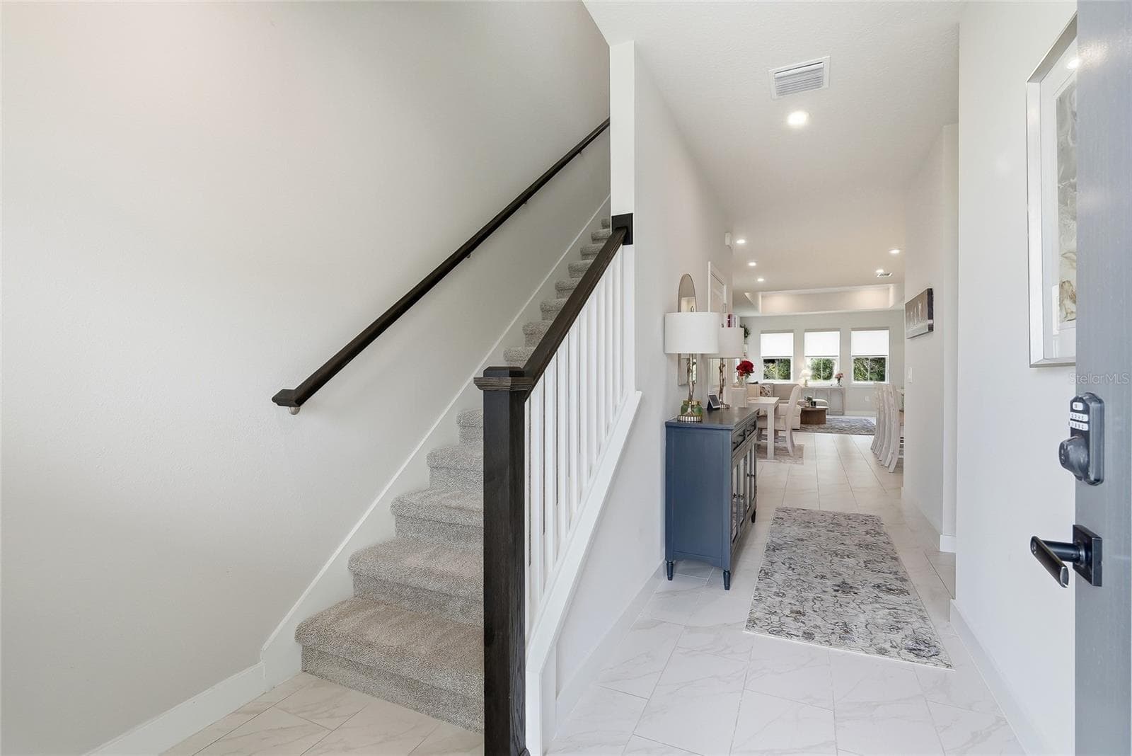 Single Family Residence at 14437 MAIDEN TER, LAKEWOOD RANCH, photo 4 of 29