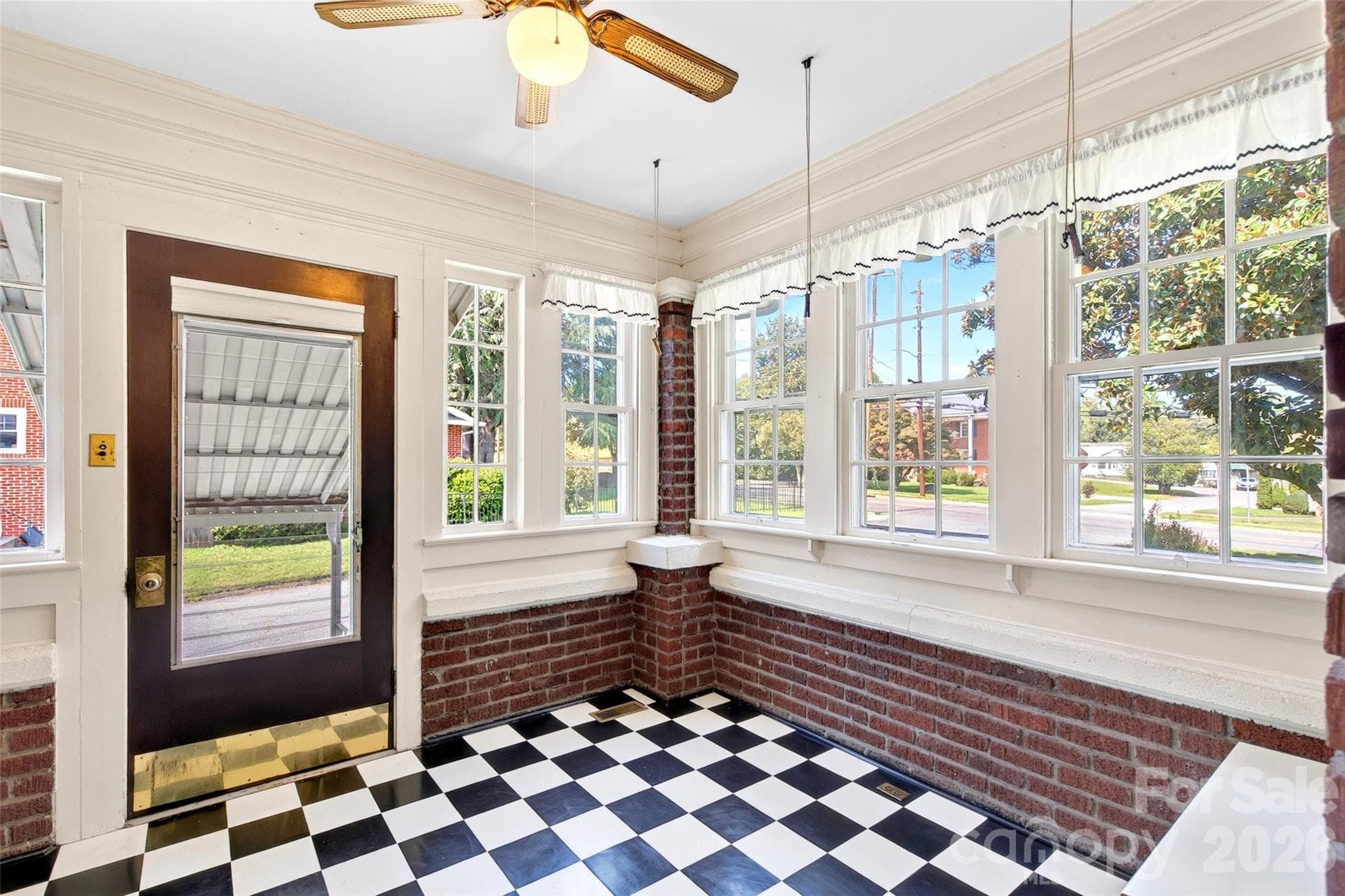 Sunroom/Foyer on right side of the home. - 606 A Rutherford Road, Marion
