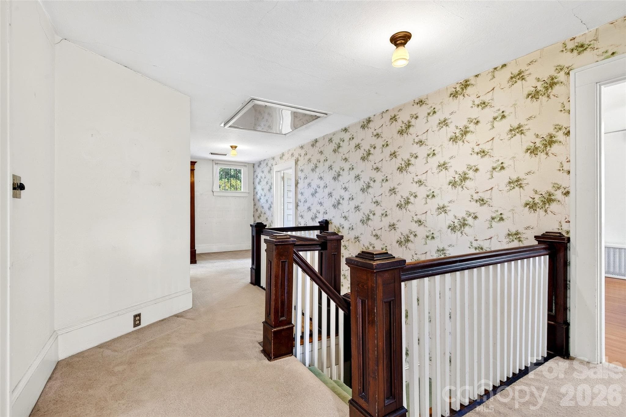 Upstairs foyer - 606 A Rutherford Road, Marion