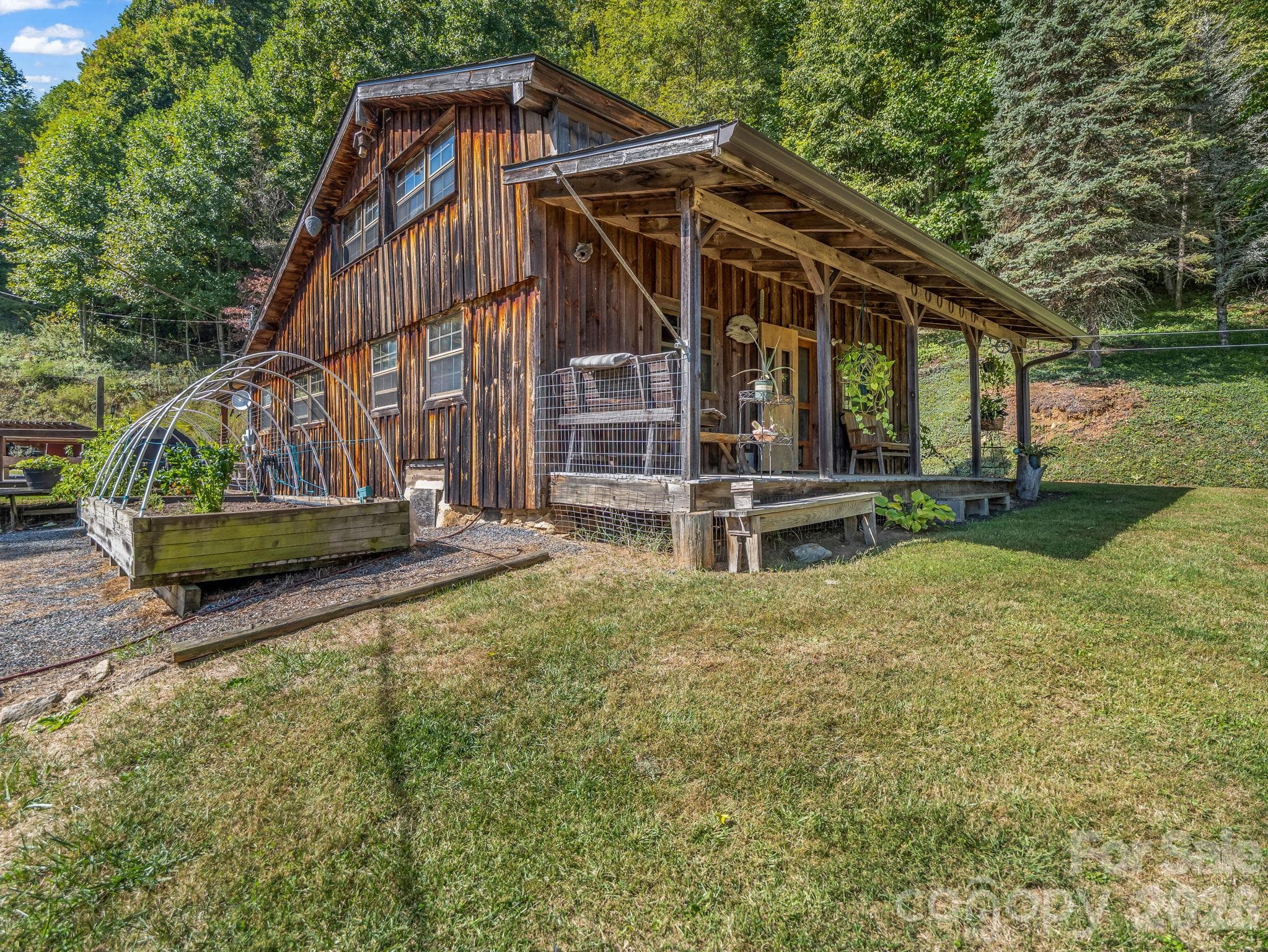 Single Family Residence at 765 Hawk Ridge Lane, Marshall, photo 4 of 48