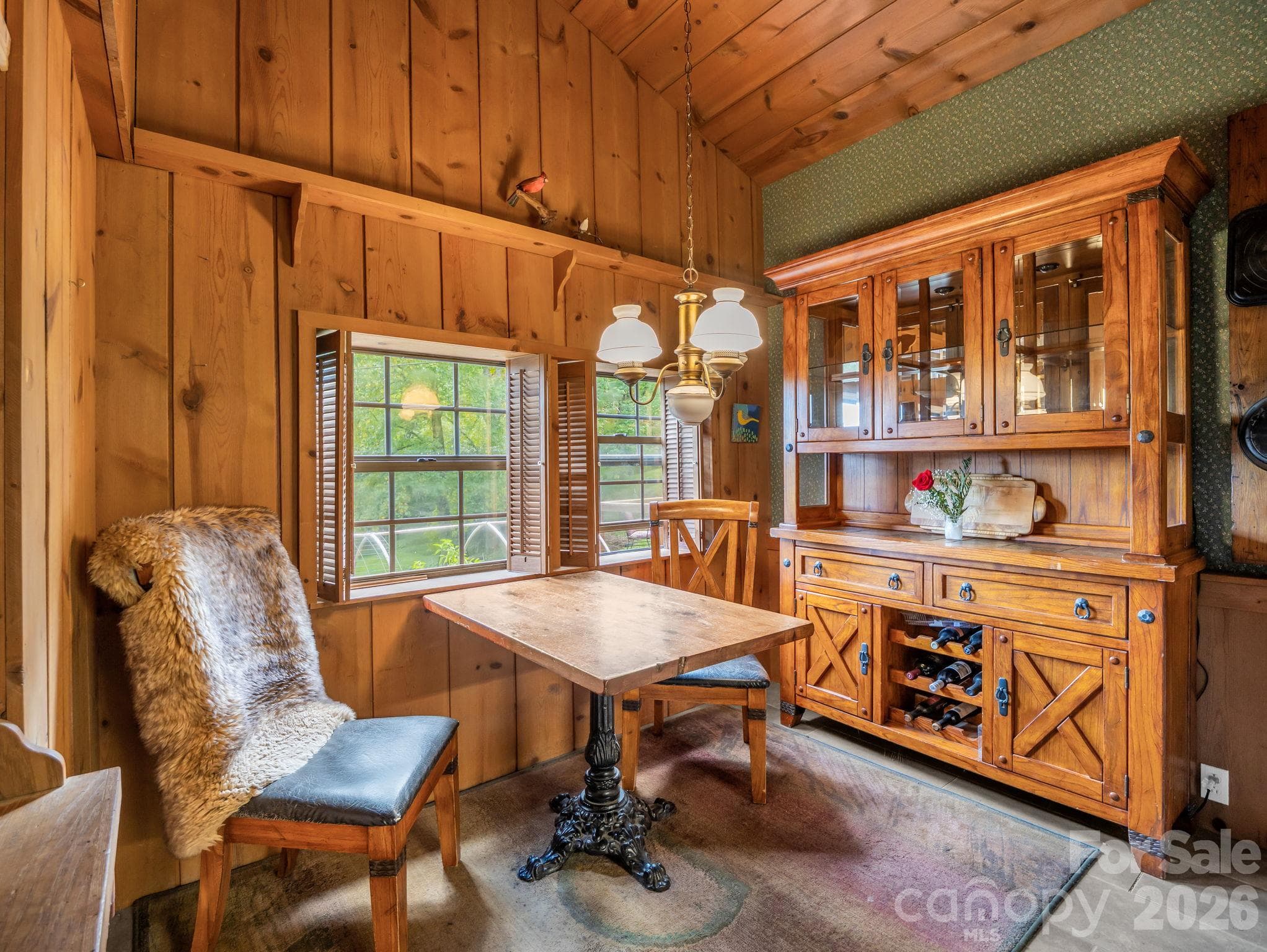 Dining area - 765 Hawk Ridge Lane, Marshall