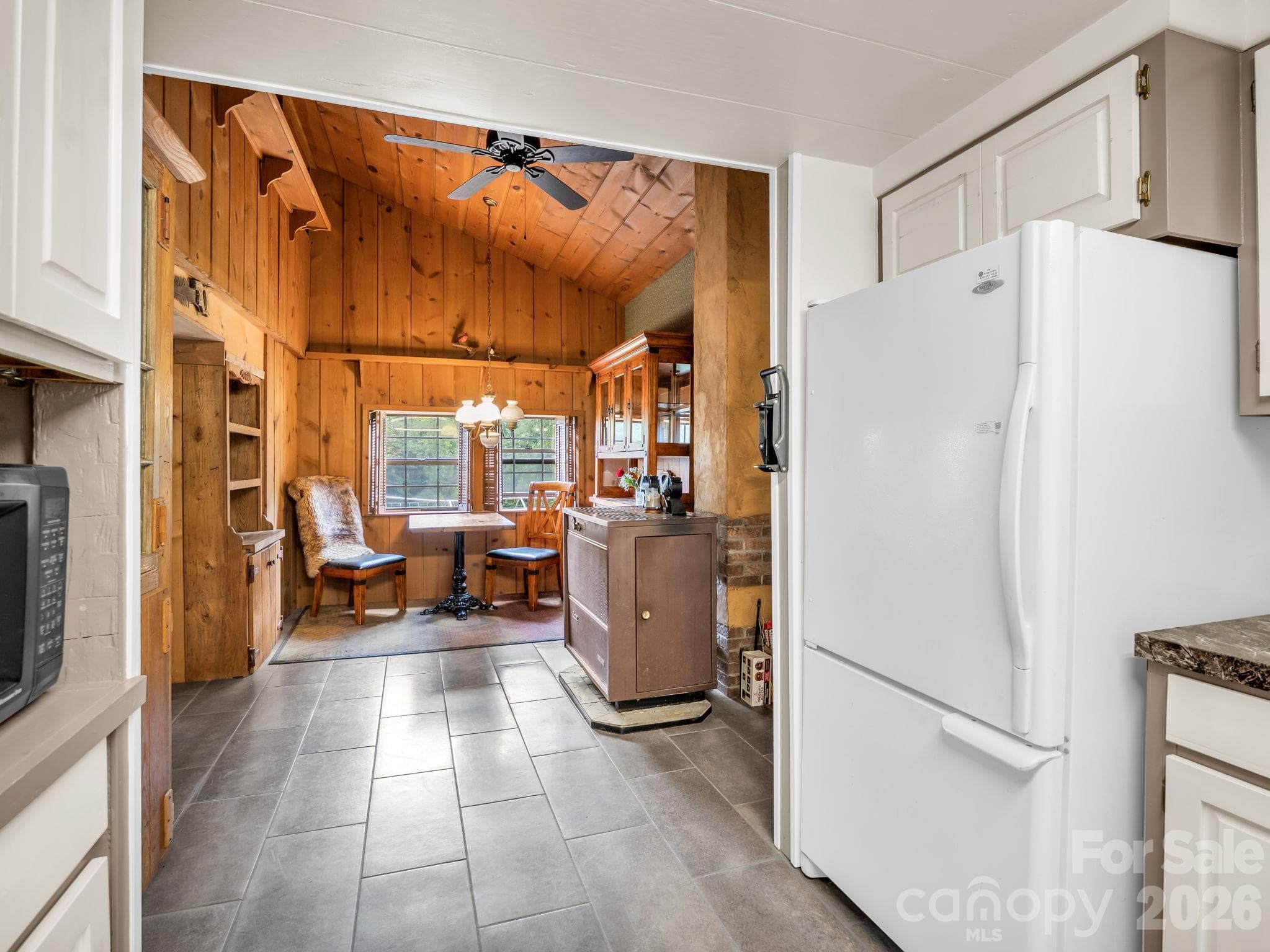 View of dining area from kitchen - 765 Hawk Ridge Lane, Marshall