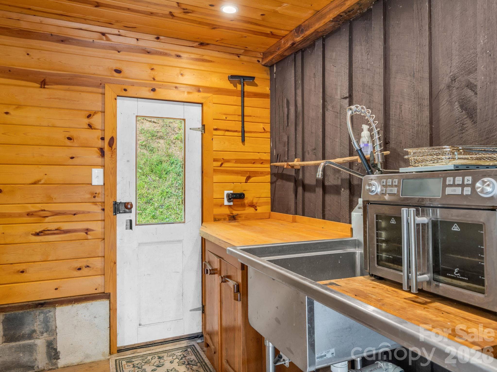 Wet bar/storage off of back deck - 765 Hawk Ridge Lane, Marshall