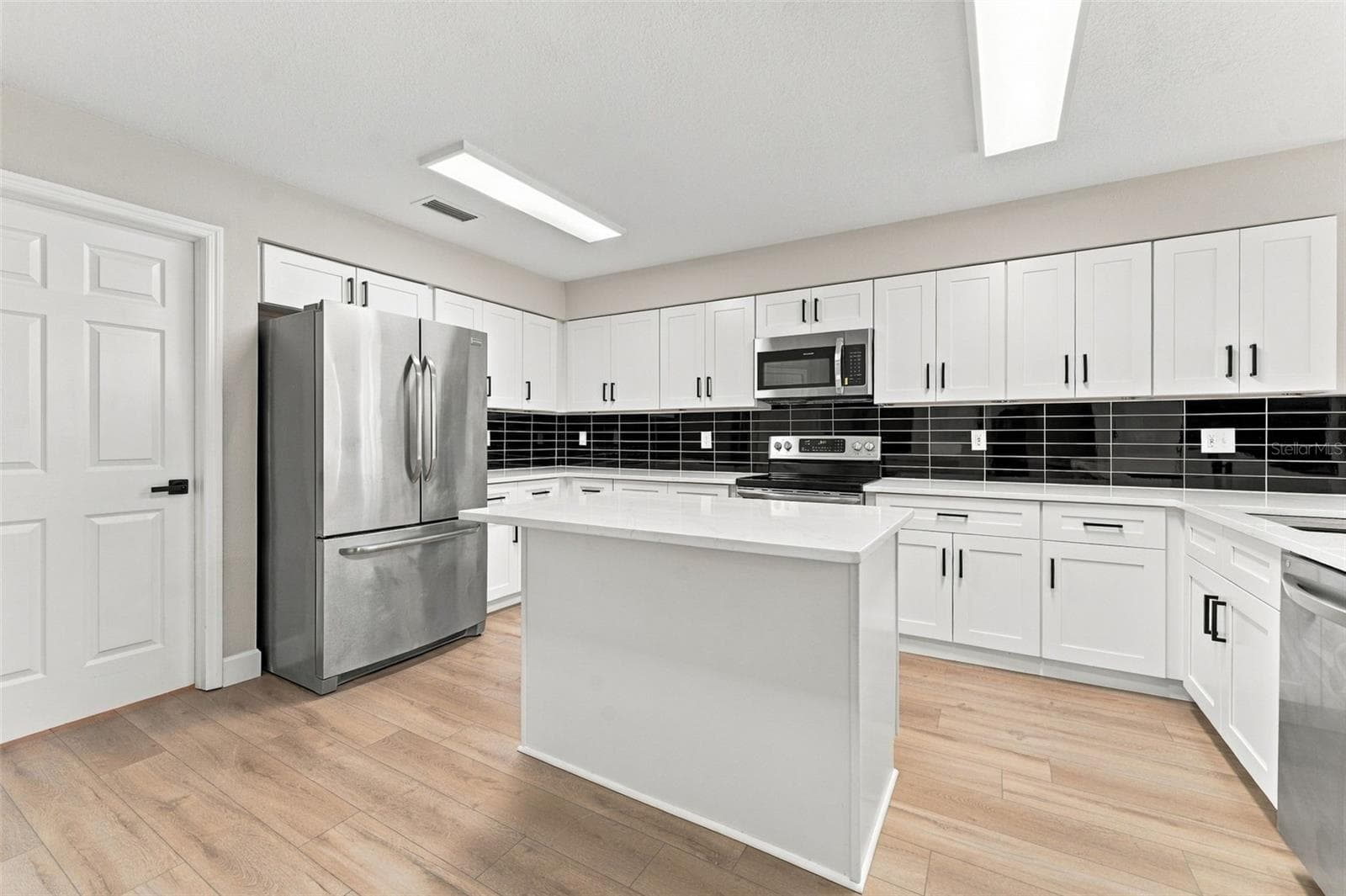 New shaker style white cabinets for all your kitchen storage needs - 10102 VISTA POINTE DR, TAMPA