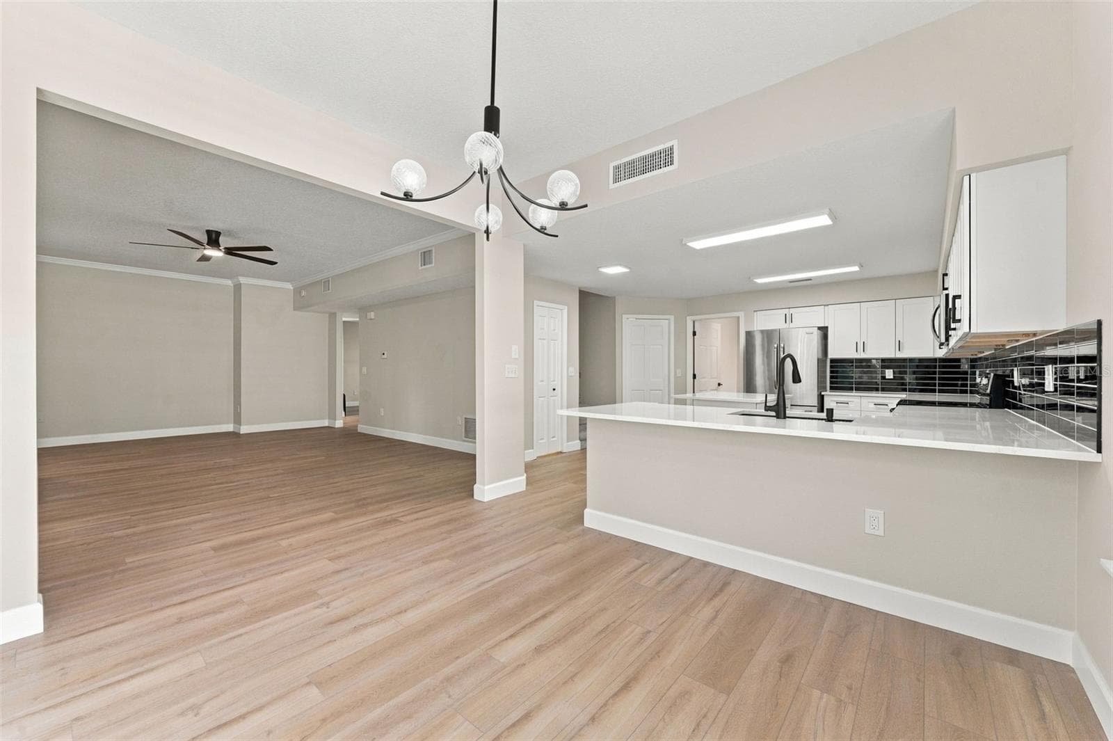Breakfast nook area looking into the family room - 10102 VISTA POINTE DR, TAMPA