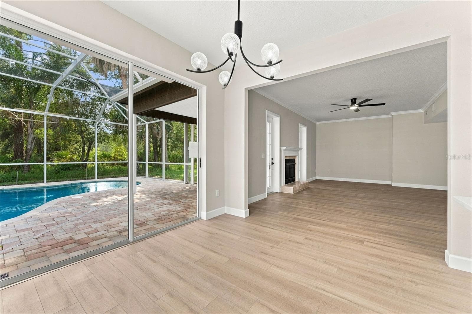 Breakfast nook - 10102 VISTA POINTE DR, TAMPA