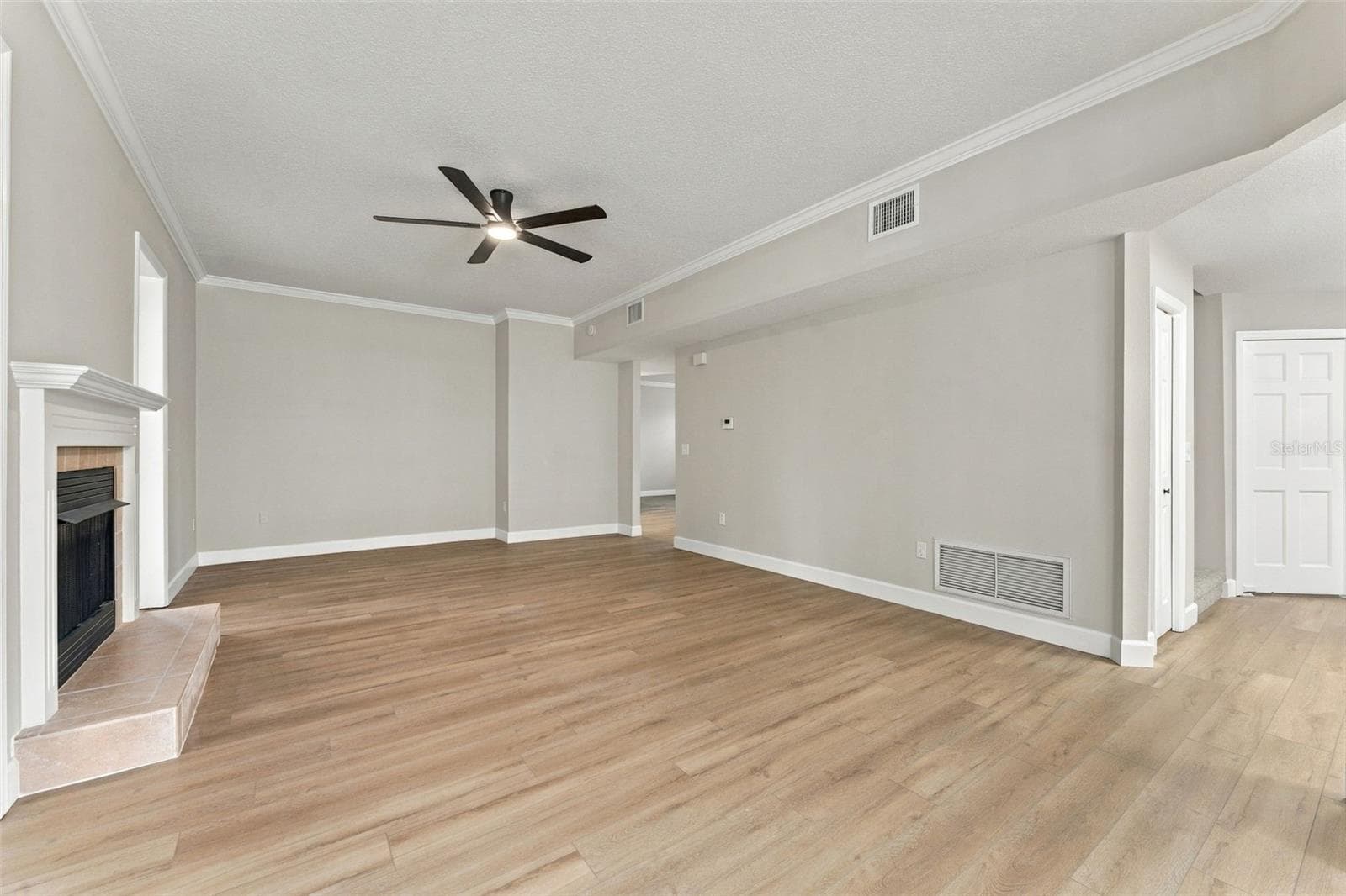 Very spacious family room - 10102 VISTA POINTE DR, TAMPA