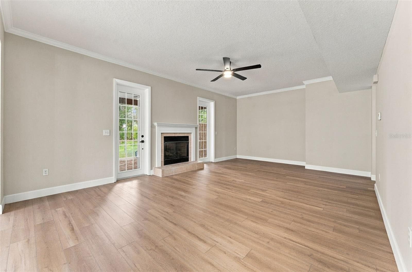 Generous family room with space for all your furniture - 10102 VISTA POINTE DR, TAMPA
