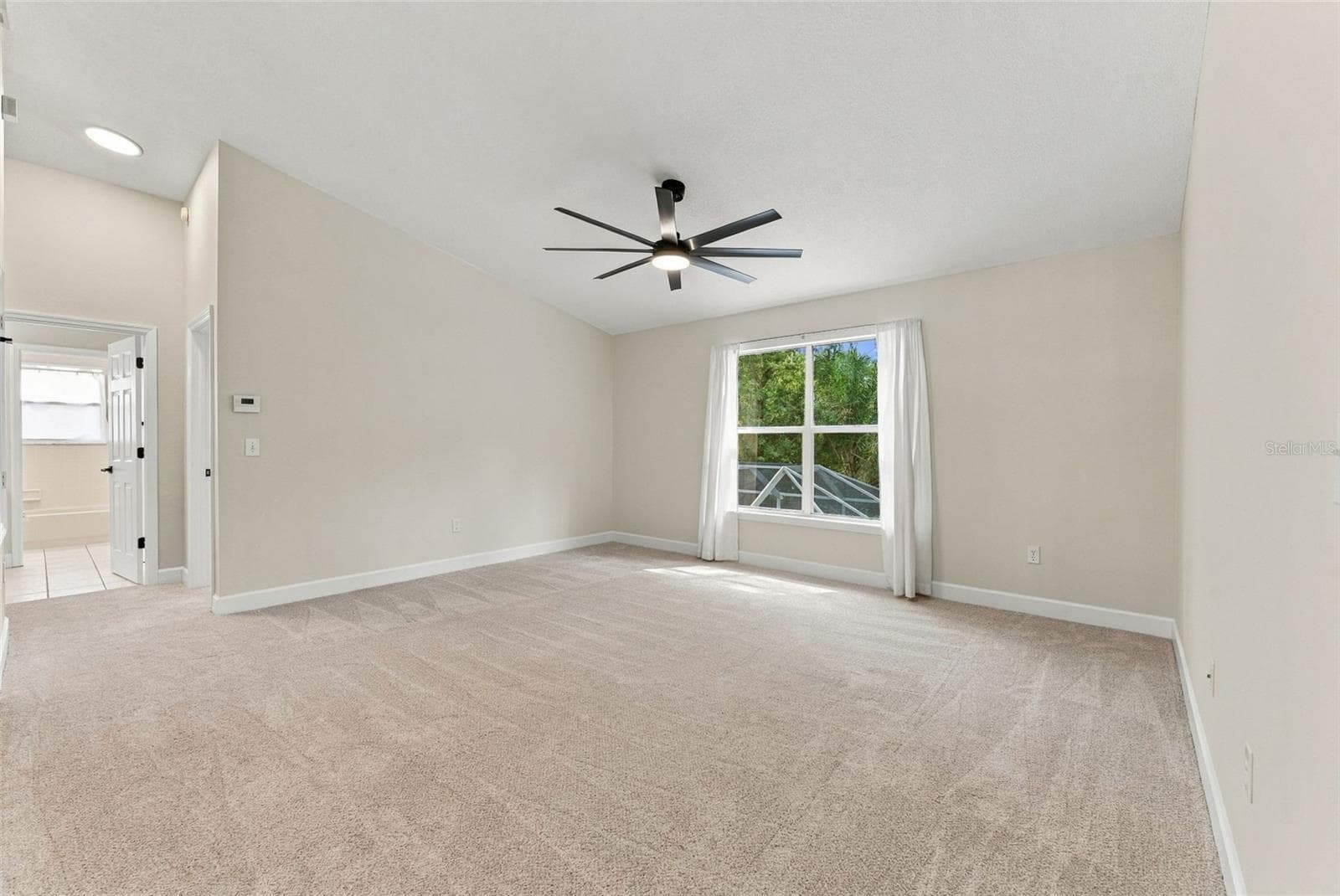 Versatile bonus room/loft perfect for hobbies, activities and hanging out - 10102 VISTA POINTE DR, TAMPA