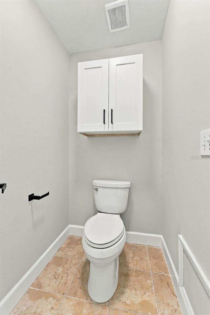 Private water closet in primary bathroom - 10102 VISTA POINTE DR, TAMPA