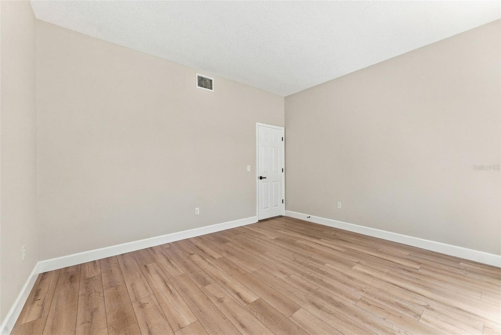 Office/bedroom does not have a dedicated closet but is very spacious - 10102 VISTA POINTE DR, TAMPA