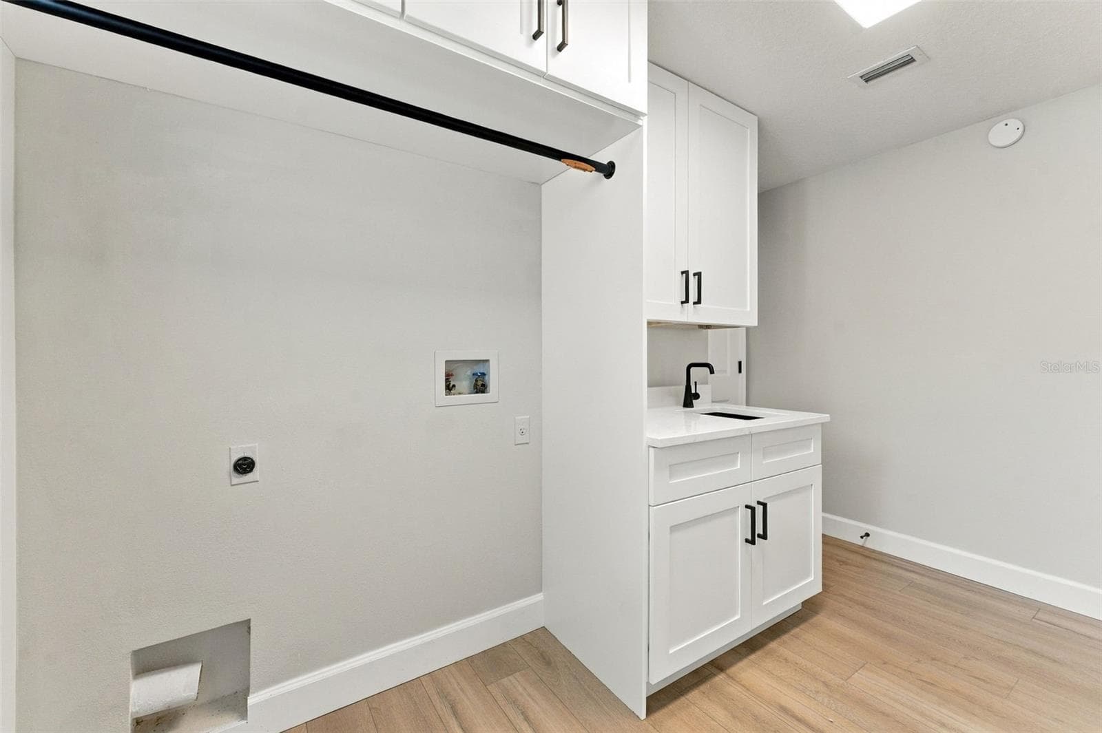Beautifully updated laundry room - 10102 VISTA POINTE DR, TAMPA