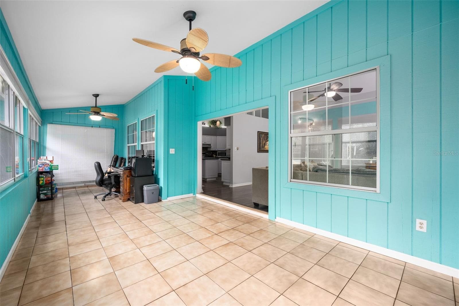Enclosed porch - 2712 NW 29TH PL, GAINESVILLE