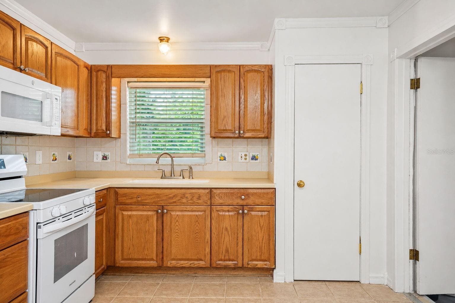 Single Family Residence at 374 3RD ST NW, LARGO, photo 11 of 41