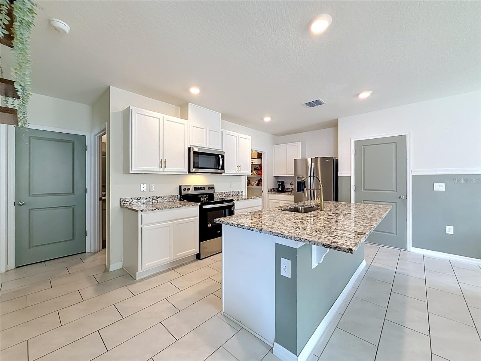 Single Family Residence at 182 AMBERWOOD WAY, UMATILLA, photo 9 of 50