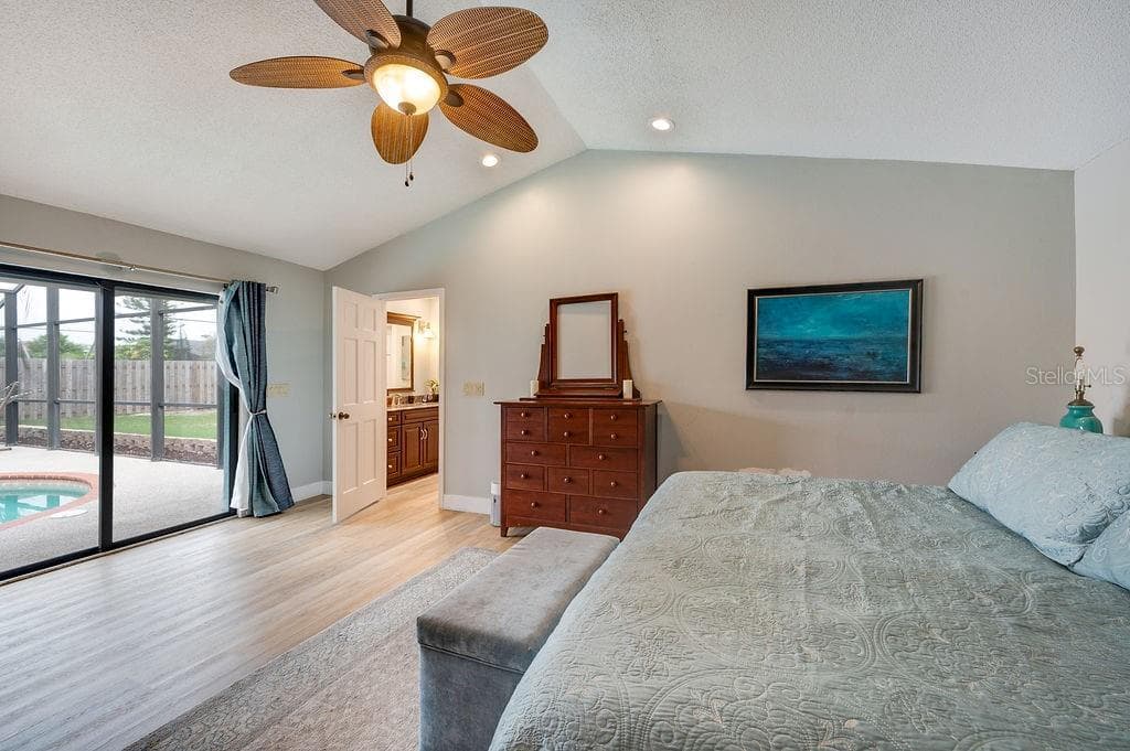 Master suite - 8004 NW 11TH AVE, BRADENTON