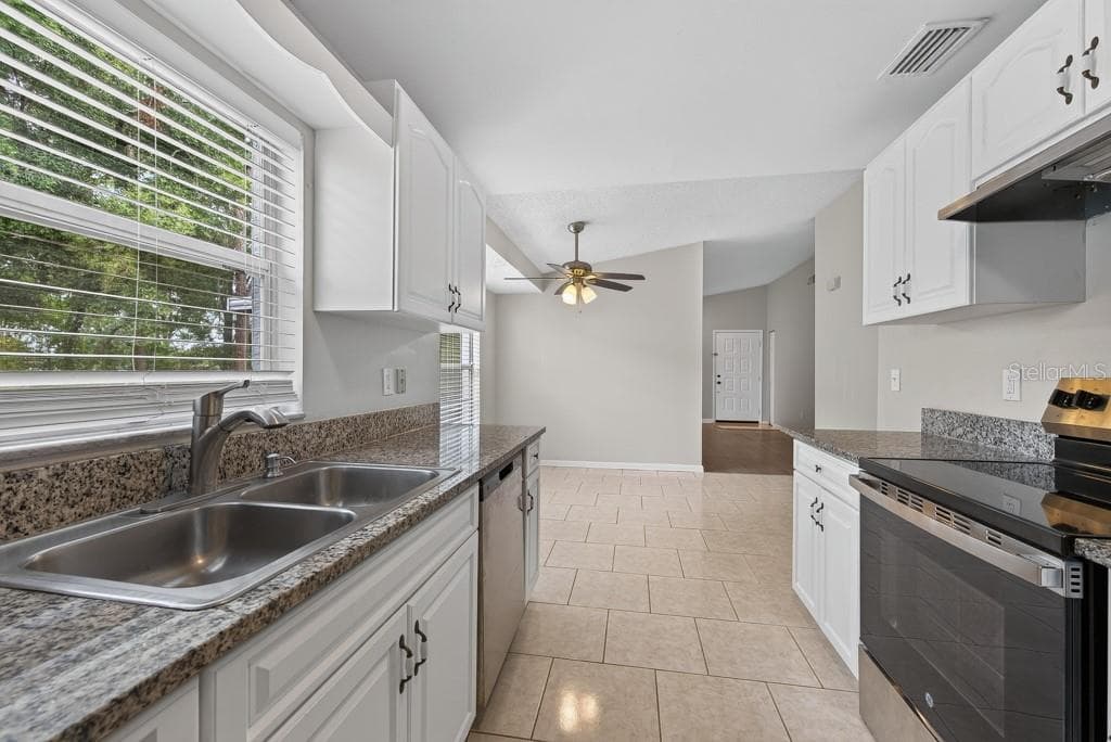 Single Family Residence at 1219 MOHRLAKE DR, BRANDON, photo 19 of 53