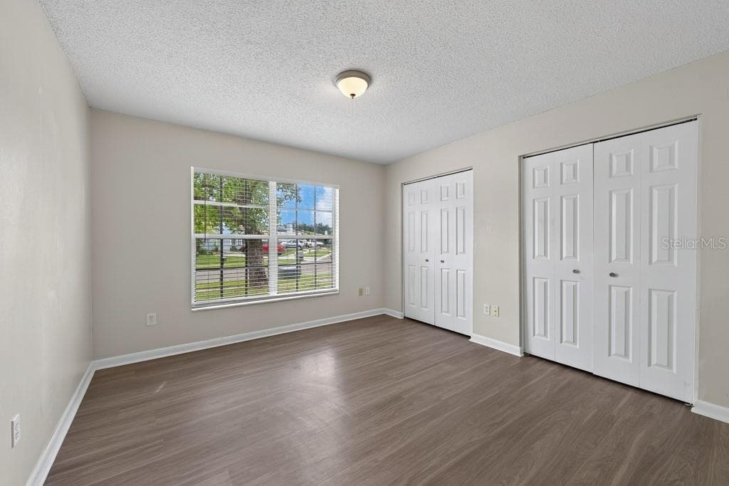 Single Family Residence at 1219 MOHRLAKE DR, BRANDON, photo 20 of 53