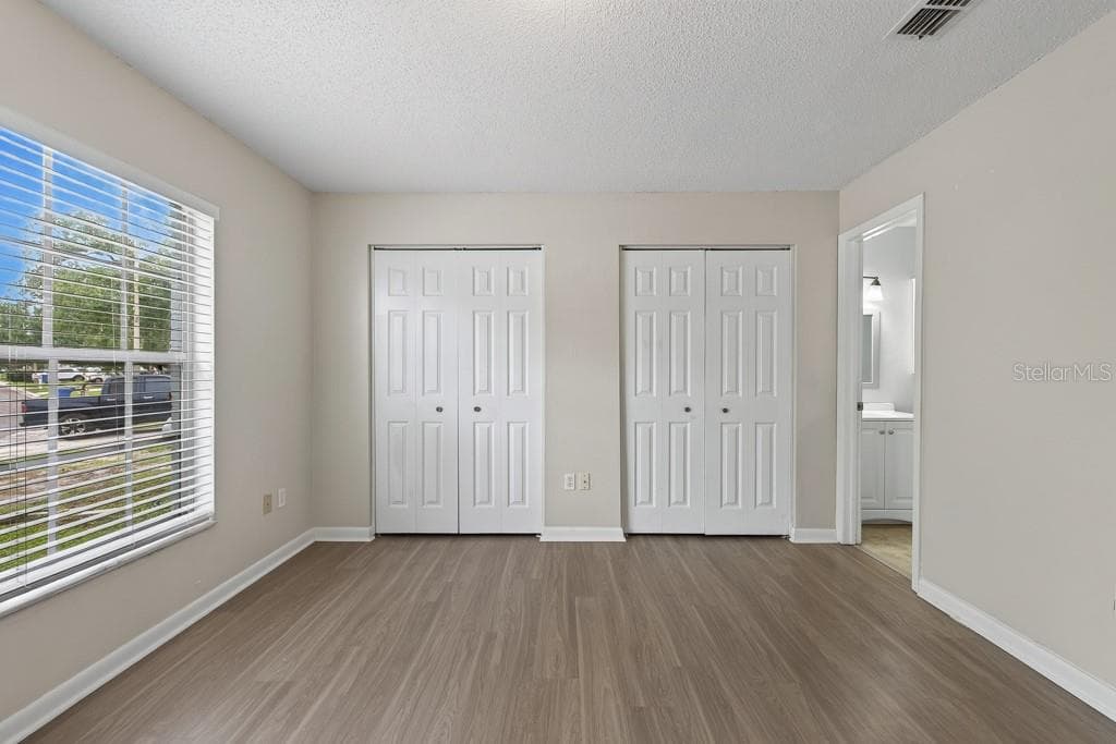 Single Family Residence at 1219 MOHRLAKE DR, BRANDON, photo 21 of 53