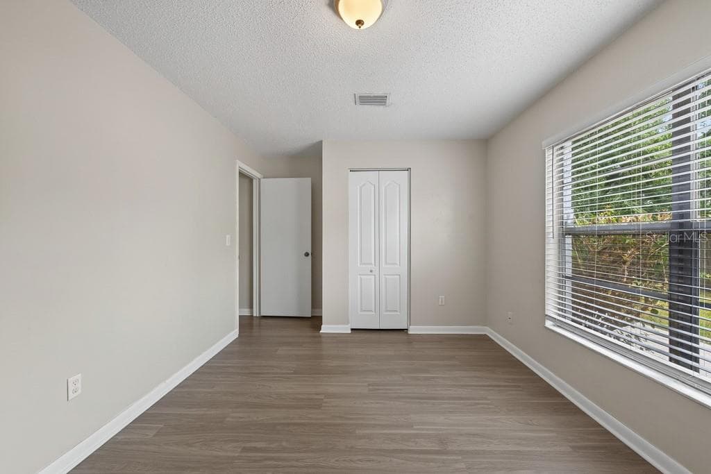 Single Family Residence at 1219 MOHRLAKE DR, BRANDON, photo 26 of 53