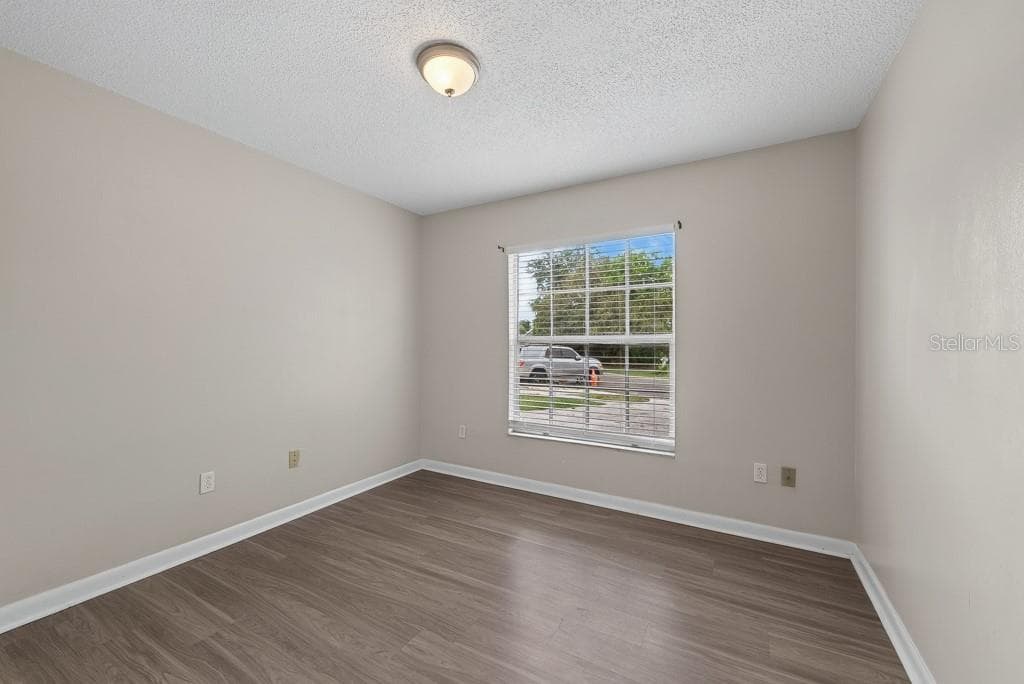 Single Family Residence at 1219 MOHRLAKE DR, BRANDON, photo 28 of 53