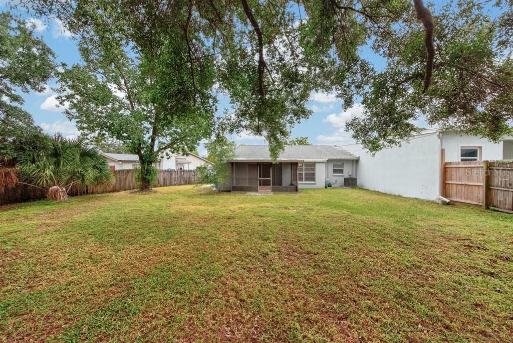 Single Family Residence at 1219 MOHRLAKE DR, BRANDON, photo 41 of 53
