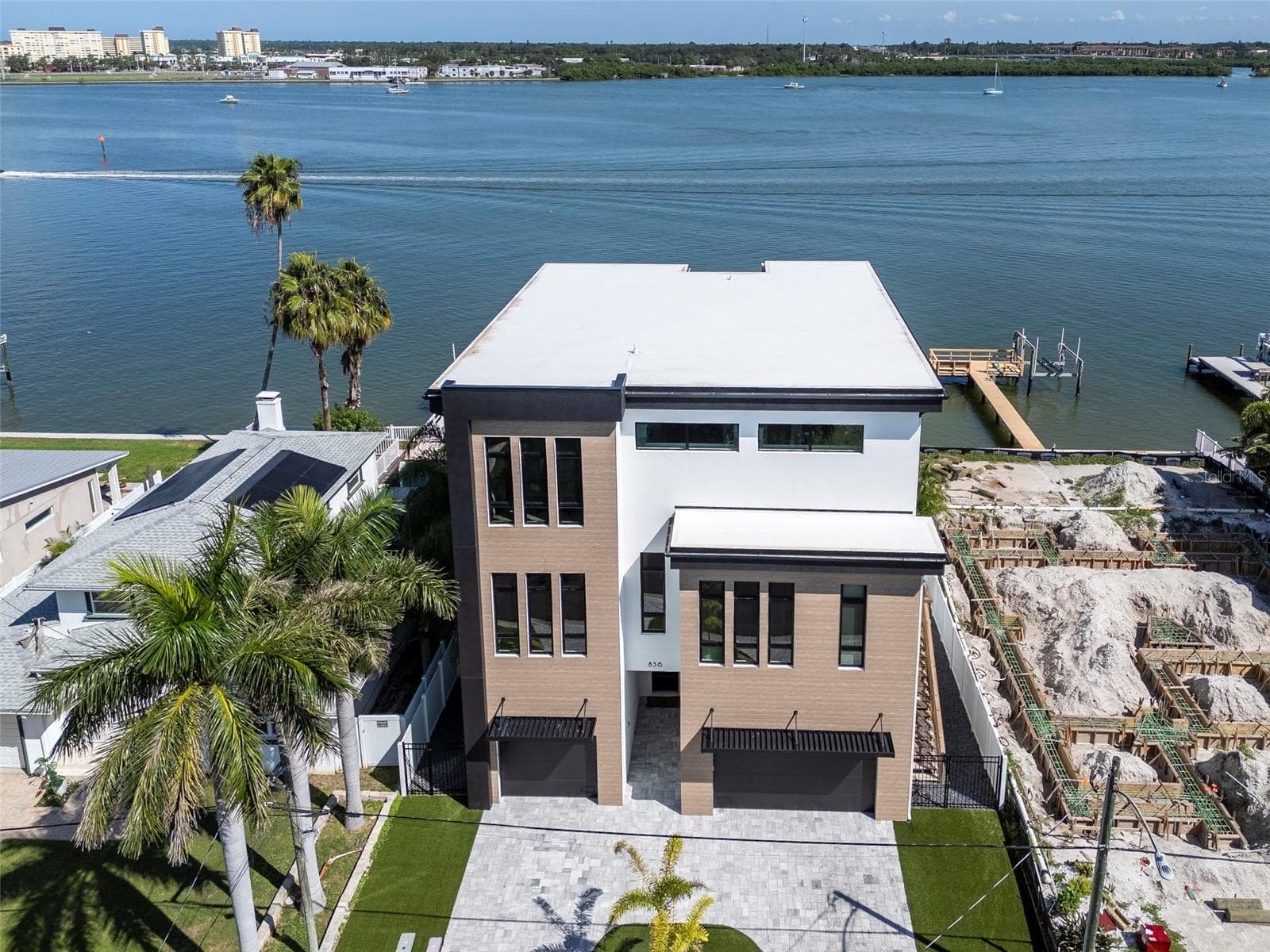 836 BAY POINT DR