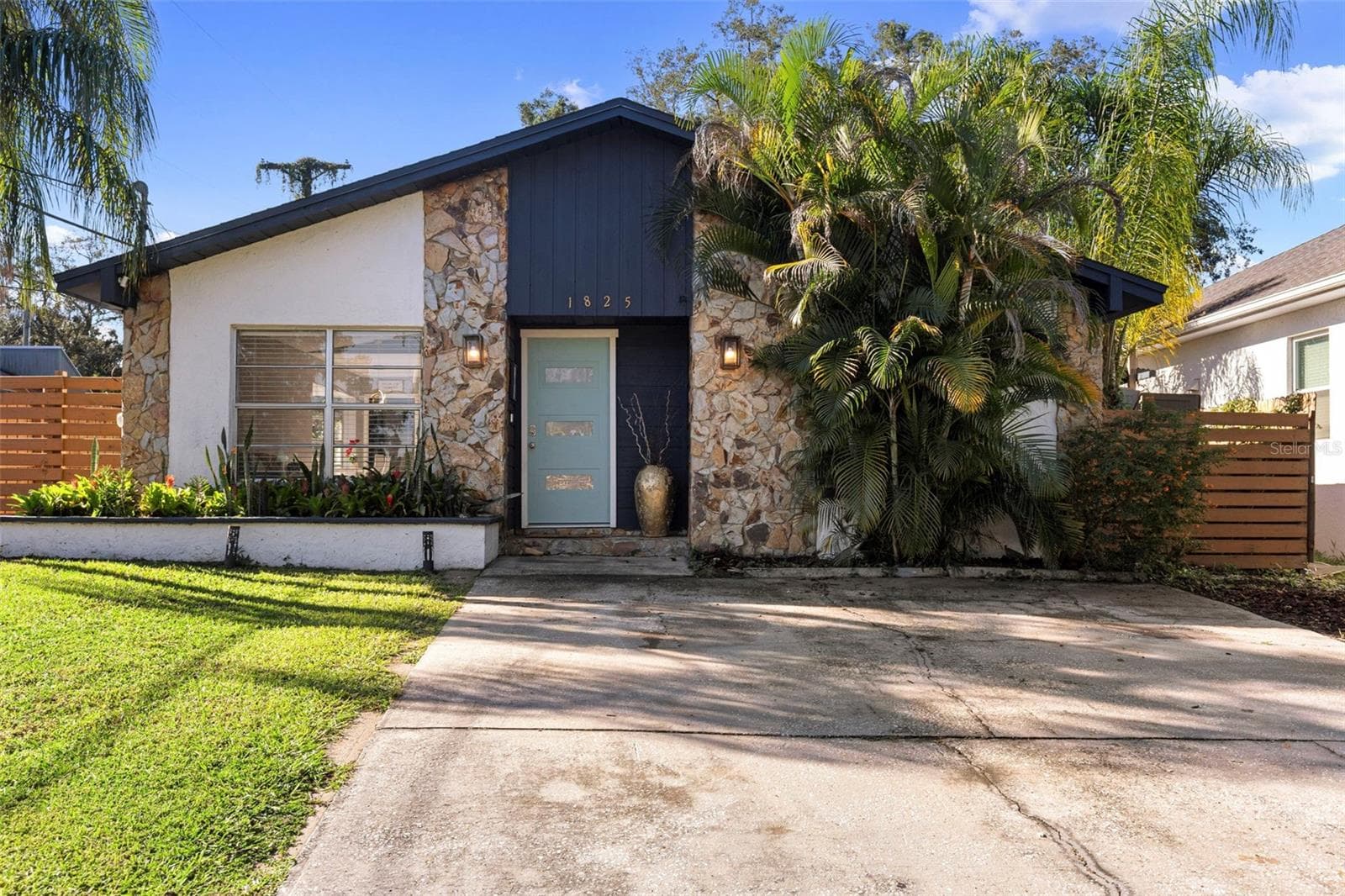 Single Family Residence at 1825 E ESKIMO AVE, TAMPA, photo 3 of 33