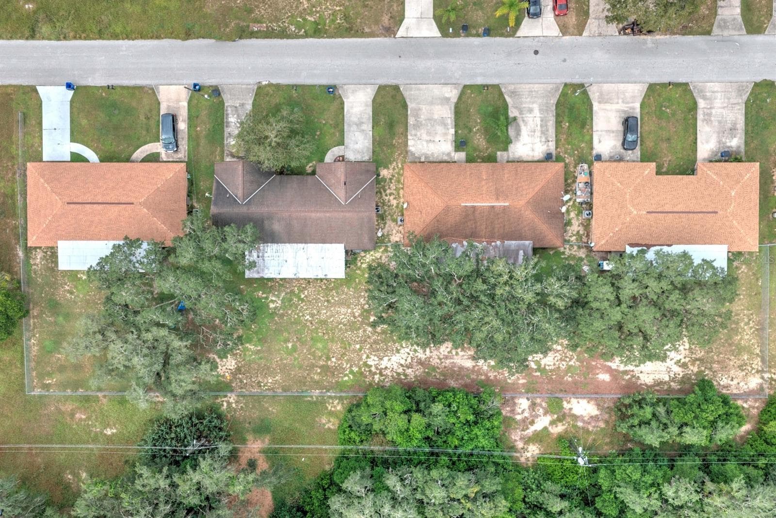 Duplex at 2118+2120 WIGHTMAN AVE, SEBRING, photo 2 of 35