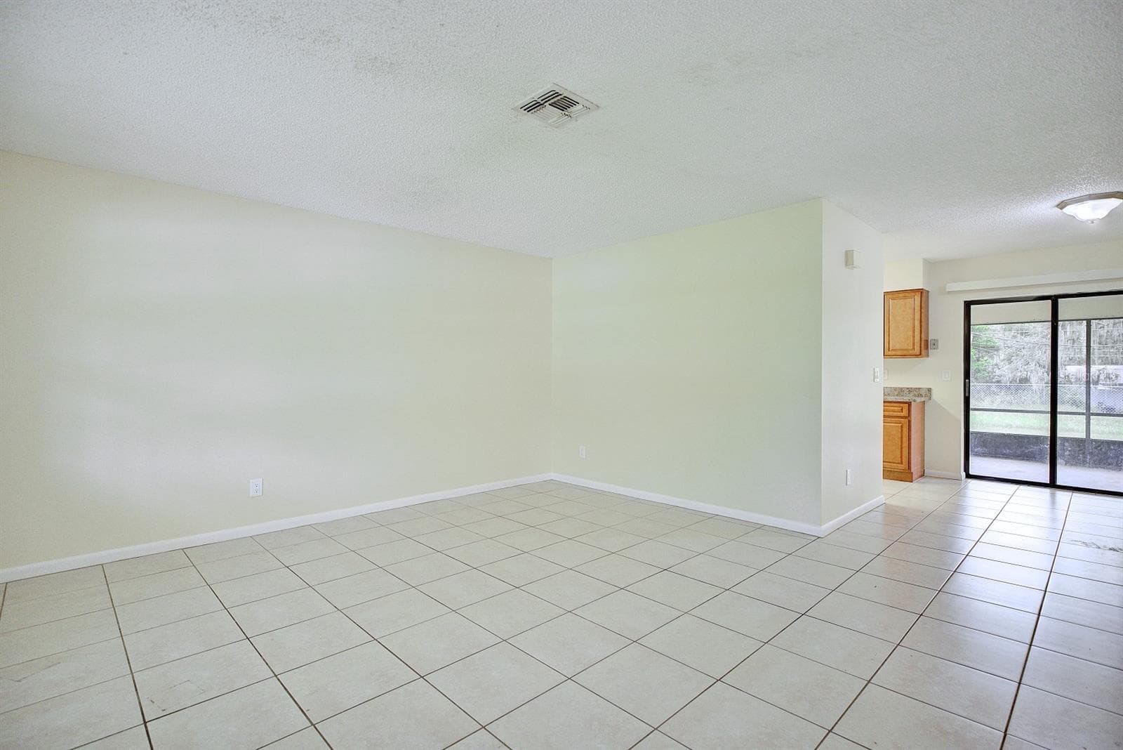 Duplex at 2118+2120 WIGHTMAN AVE, SEBRING, photo 9 of 35