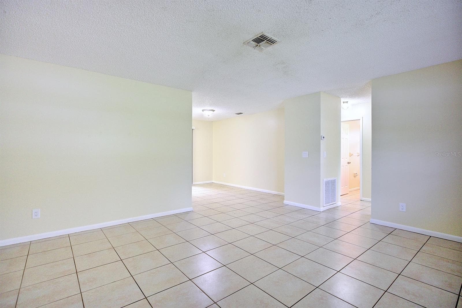 Duplex at 2118+2120 WIGHTMAN AVE, SEBRING, photo 11 of 35