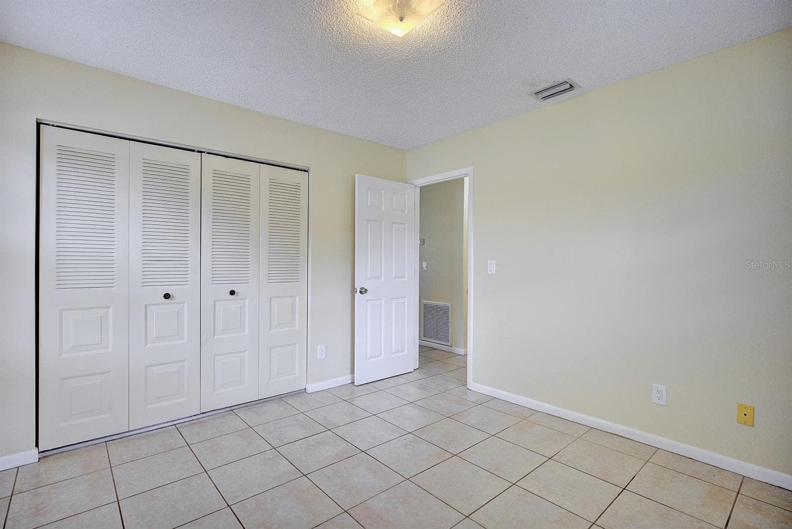 Duplex at 2118+2120 WIGHTMAN AVE, SEBRING, photo 13 of 35