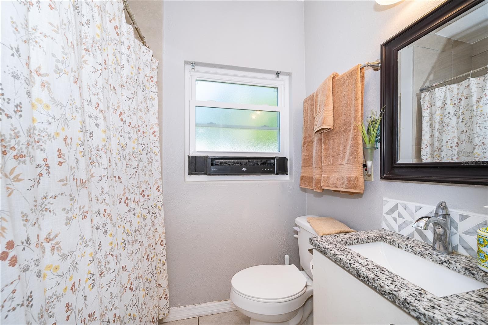 Single Family Residence at 1624 HOLLIS DR, ORLANDO, photo 8 of 24