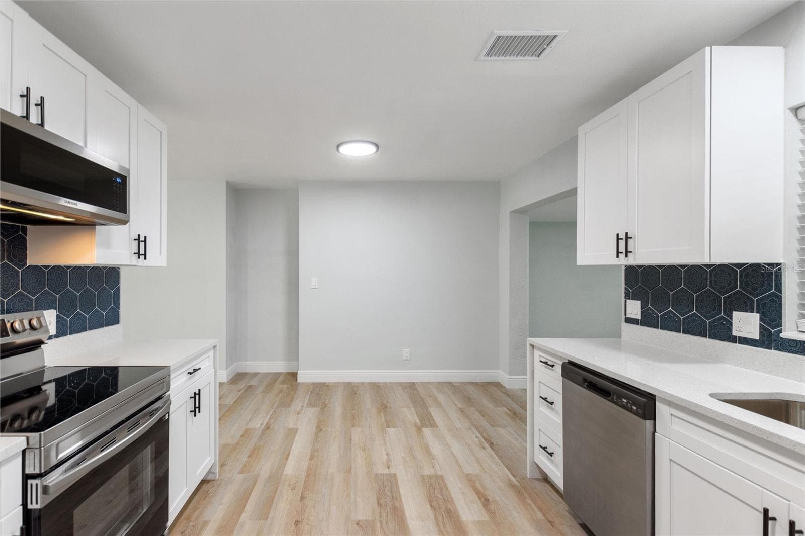 Single Family Residence at 5424 14TH AVE N, ST PETERSBURG, photo 6 of 35