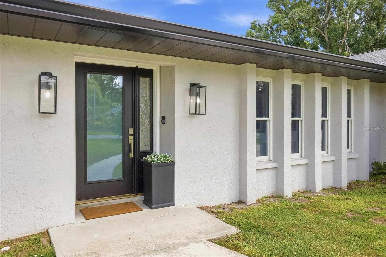 Front Entrance - 5605 SAWGRASS RD, SARASOTA
