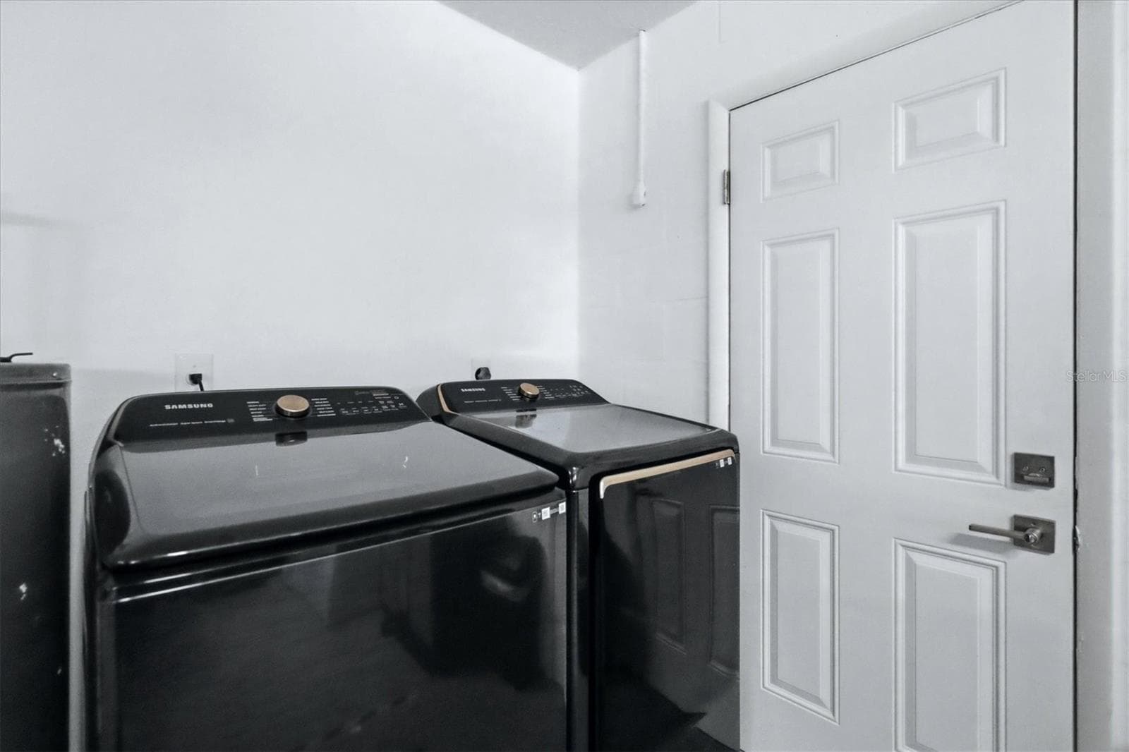 Laundry in Garage - 5605 SAWGRASS RD, SARASOTA