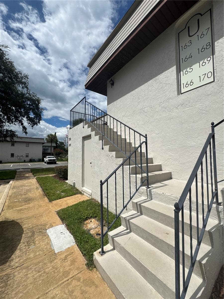 Condominium at 170 WINDTREE LN #U, WINTER GARDEN, photo 2 of 20