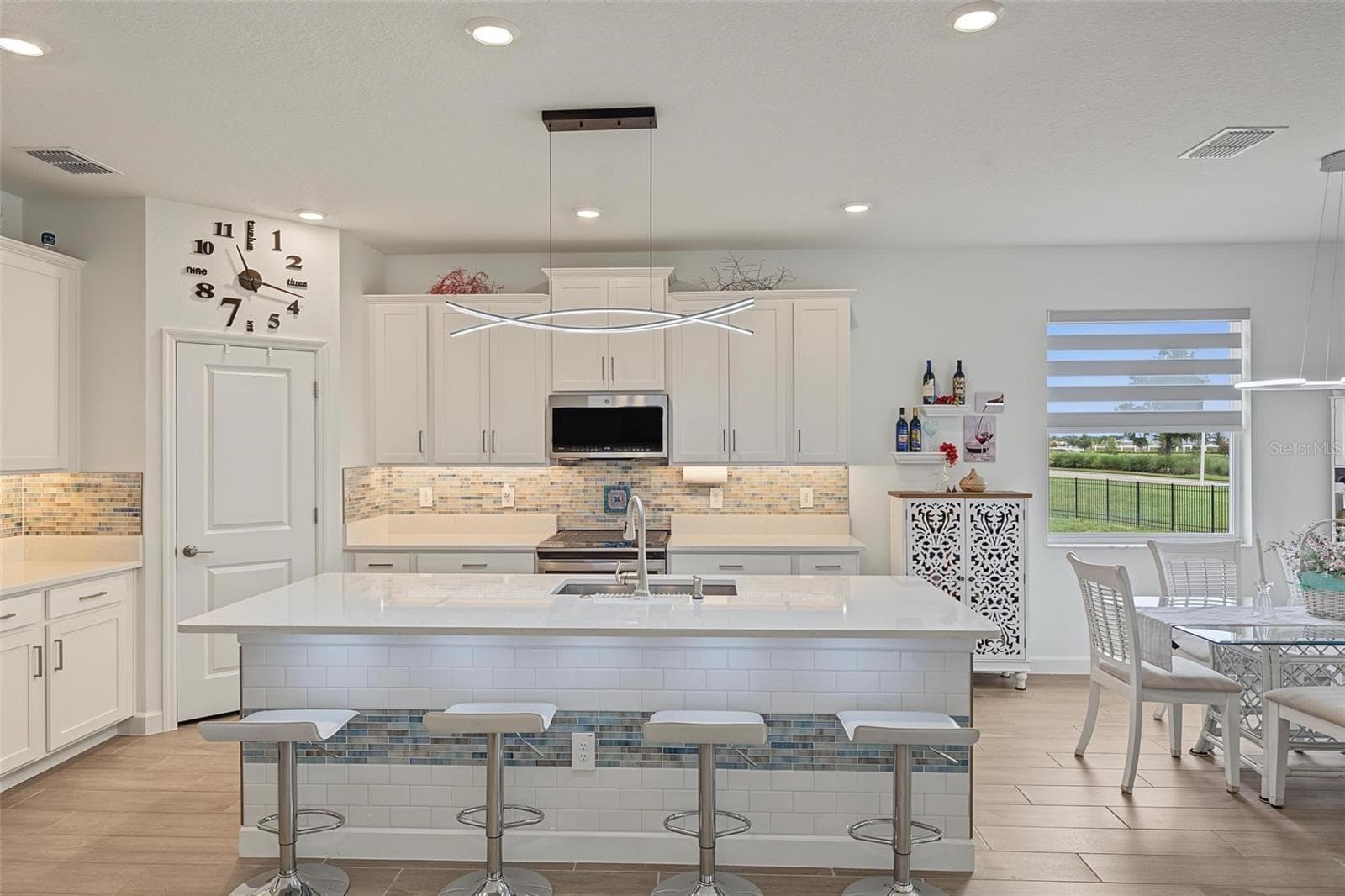 light & bright kitchen with a great view - 31687 PARKLAND BAY WAY, SAN ANTONIO