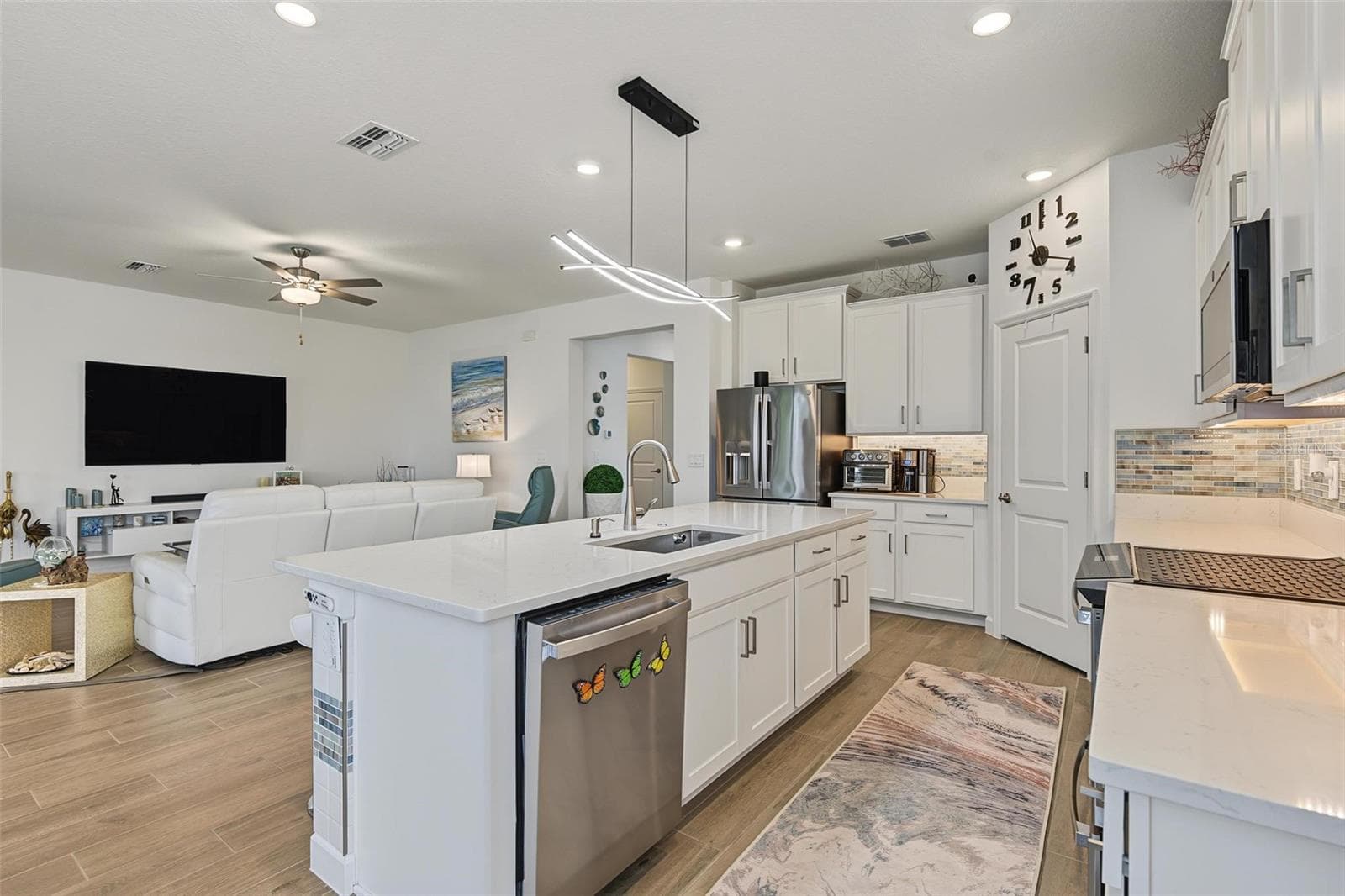 kitchen is open to family room - 31687 PARKLAND BAY WAY, SAN ANTONIO