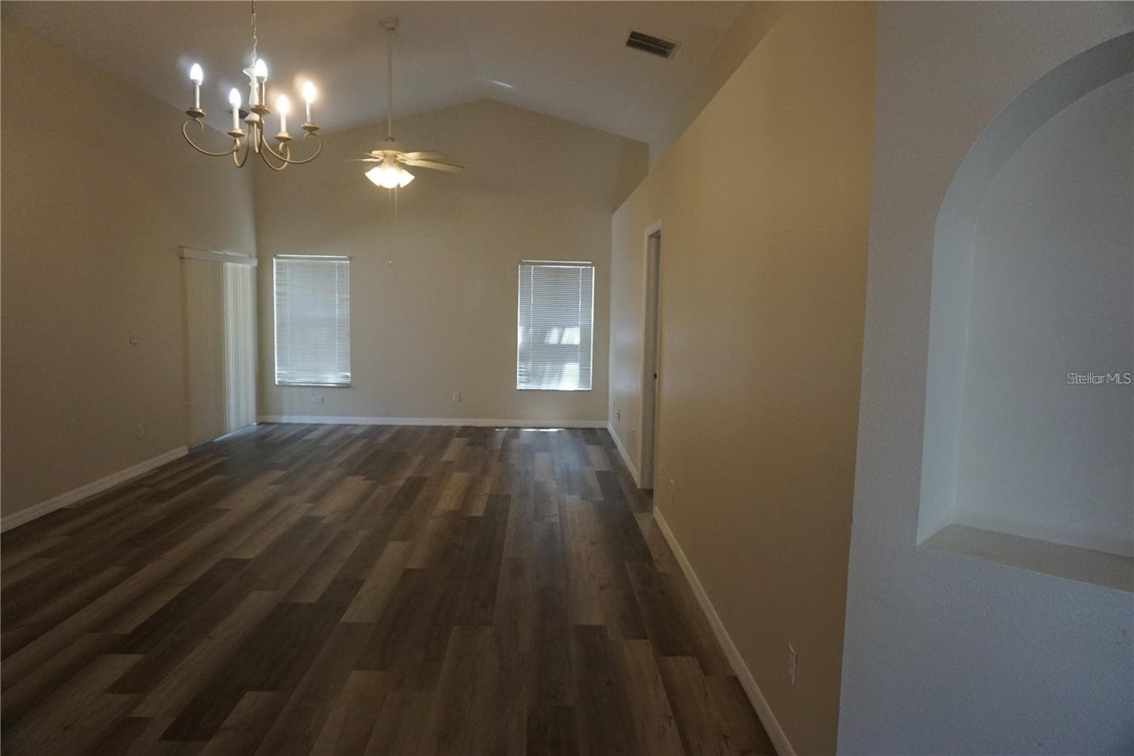 Single Family Residence at 1084 BLUEGRASS DR, GROVELAND, photo 3 of 20